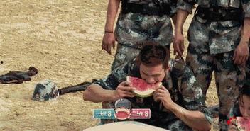 小伙变吃瓜群众,一场网络现象的观察与思考