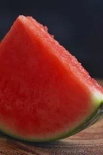 韩国免费吃瓜,免费吃瓜活动席卷街头，全民共享欢乐时光