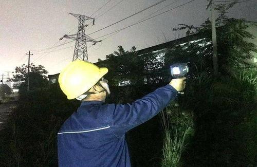 小哥吃瓜被报警